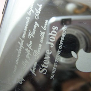 In khắc laser trên iPod